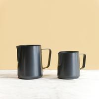 Gambar Trenton Milk Frothing Jug 600ml - Black Teflon - Wadah Susu Latte Art dari Over Kitch undefined 5 Tokopedia