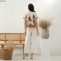 Gambar Evercloth Belvya Blouse Wanita Atasan Wanita Blouse Batik Wanita Lengan Pendek Atasan Batik Wanita Koin Kancing Shanghai Batik Couple Set Family Sarimbit Cream Burung - SUPERJUMBO dari EVERCLOTH undefined 4 Tokopedia