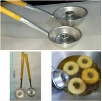 Gambar Cetakan donat cair anti lengket CETAKAN DONAT CAIR / IRUS DONAT / CENTONG DONAT / IRUS DONAT STAINLESS STEEL gagang Kayu Kitchenware - CETAKAN DONAT CAIR dari Dzakirikzashop undefined 4 Tokopedia
