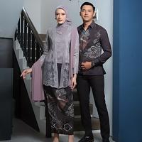 Gambar Baju Batik couple kondangan pasangan pria wanita dewasa kutu baru acara tunangan lamaran wisuda model baru kekinian Katun couple freya Kebaya Mutiara Panjang Kancing Motif Payet Payet - Mauve, kemeja saja M dari Fa Batik undefined 1 Tokopedia