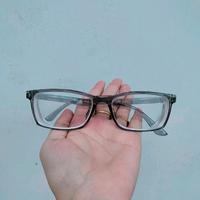 Gambar Kacamata Minus Tinggi -0.25 sd -12.00 Kacamata Rabun Jauh Pria dan Wanita Kacamata Rabun Jauh - abu-abu, -0.25 dari Galery kacamata undefined 5 Tokopedia