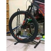 Gambar Padock Sepeda Standar Paddock Pedok Sepeda Universal Mtb Roadbike Fixie Seli Minion Thril Trial Trail Onthel Stand Parkir dari novalonfirevariasi undefined 4 Tokopedia