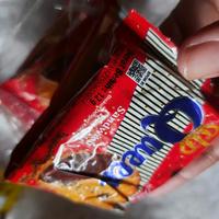 Gambar BISKUIT QUEEN INTERBIS SNACK JADUL KRIM COKLAT DAN KACANG RENC‍ENG ISI 10 PCS X 12 GRAM Cokelat Cookies Food Snacks - COKELAT dari Toko Snack Sembako Krisna Jaya undefined 4 Tokopedia