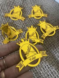 Gambar (G) CUSTOM BROSS NAMA AKRILIK / HIJAB MAHKOTA PIN / AKSESORIS - GOLD dari Caramelllabel undefined 5 Tokopedia