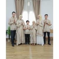 Gambar Warna Warni Brand SARIMBIT BAJU KELUARGA SENIA MAXI FULL MOTIF FASHION MUSLIMAH MUSLIM GAMIS TRENDY/KOKO TRENDY/BAJU LEBARAN 2025 COUPLE KELUARGA Grey Panjang Pendek Pesta Tunik Dress Mewah - ANAK KOKO MOCCA dari Warnawarnibrand undefined 4 Tokopedia