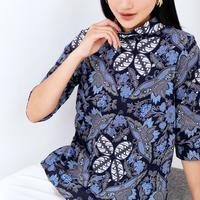 Gambar [READY INSTANT] JAYASHREE - Kavi Blouse untuk Wanita dengan Kerah Bulat - Baju Atasan Wanita Motif Batik Warna Biru Navy Bahan Lembut - Tunik Wanita Formal - S dari Jayashree.id undefined 5 Tokopedia