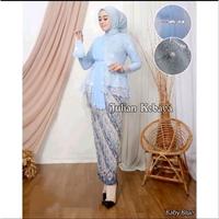 Gambar Couple Kebaya Modern Warna Baby Blue Dan Kemeja Batik Modern Motif Soft Blue Atasan Baju Wanita Katun Pasangan Panjang Setelan Keluarga Sarimbit - Rok + Aurora Selendang, M dari Julian Kebaya_NEW undefined 3 Tokopedia