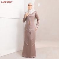 Gambar Airene Setelan Baju Kurung Melayu Wanita Modern Lebaran Kondangan Wedding Akad Adat Malaysia Minang Riau Bahan Satin Velvet Polos Variasi Payet - HIJAU SAGE SATIN, L dari LAYOONEY undefined 2 Tokopedia