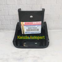 Gambar HANGER HELPER PEMBANTU PER DAUN BELAKANG BAGIAN BELAKANG MITSUBISHI PS100 PS120 dari KENZIE AUTOPART undefined 1 Tokopedia