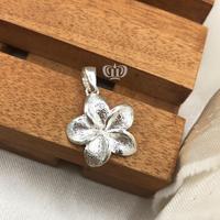 Gambar Dewi Souvenir Silver | Kalung liontin bunga kamboja jepun perak bali dari Dewi Souvenir Silver undefined 1 Tokopedia