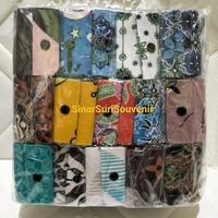 Gambar Souvenir Pernikahan gantungan kunci dompet batik isi 100 kemas plastik - -, - dari SinarSuriSouvenir undefined 1 Tokopedia