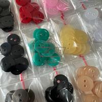 Gambar Kancing baju warna warni 1.15 mm Warna Warni Perlengkapan Menjahit Rumah Tangga / Kemeja Berbahan Plastik Murah Jahitan Prakarya Perlengkapan Alat Menjahit Lingkaran Pelangi Tangan Grosir Prakarya Malang - Random dari Grosir Prakarya undefined 3 Tokopedia