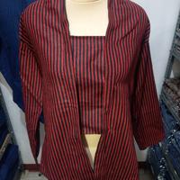 Gambar Baju kebaya wanita lengan panjang Kebaya tradisional adat jawa warna merah bahan kain tenun halus warna setrip merah Atasan bahan tenun Katun lurik kebaya madiun kemeja - Merah, M dari Lurikpedia undefined 5 Tokopedia