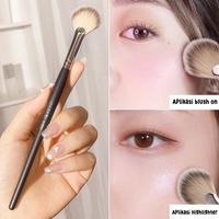 Gambar Highlighter Brush, Kuas Make Up Blush On Bulu Sintetis Halus Premium Quality - B-KU-16 HIGHLIGHTER BRUSH dari Yoibeauty undefined 1 Tokopedia