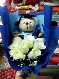 Gambar Buket bunga boneka toga warna hijau / buket bunga bear toga custom dari aibashoping undefined 5 Tokopedia