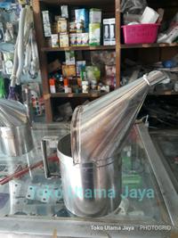 Gambar Corong Minyak 1 Liter / Literan Minyak 1 Liter / Takaran Minyak 1 Ltr dari Toko Utama Jaya. undefined 2 Tokopedia