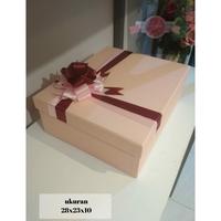Gambar kotak kado 28x23x10 dari anala undefined 2 Tokopedia