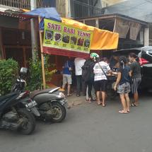 Logo sate babi Yeni (depan Ricci)