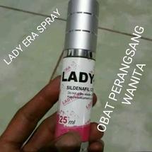 lady era en el mostrador