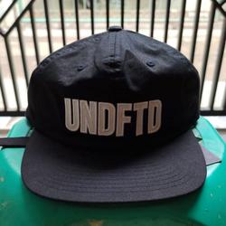 Undefeated aplique strapback hat black 