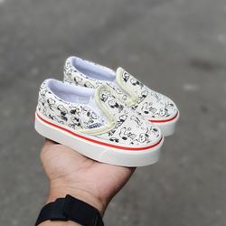 vans snoopy slip on