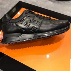 harga sneaker lv original