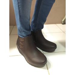 black sketcher boots