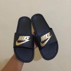 nike benassi mismatch slides