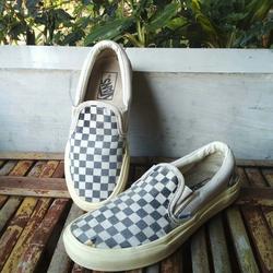 brown checkered vans