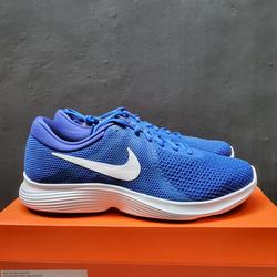 nike revolution 3 defect