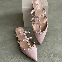 Jual Sandal Valentino Garavani Model Desain Terbaru Harga September 2021