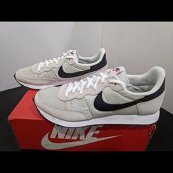 Scarpe uomo Nike Challenger OG Light Bone/ Black-White