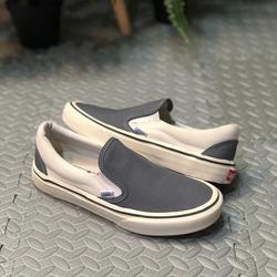 grey slide on vans