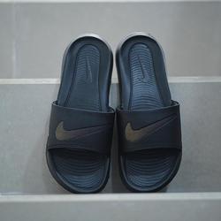 black nike slides size 4