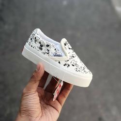 snoopy checkered vans