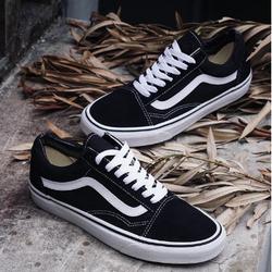 vans of the world