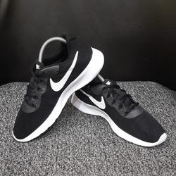 nike tanjun 40.5