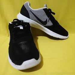 nike revolution 3 4e