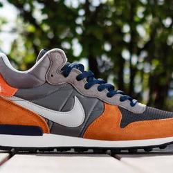 nike internationalist mid leather