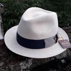 Topi Laken Original Import Putih Sabuk Hitam Bahan Wol Original