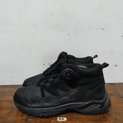 sepatu hiking second ori fasten boa system size 42