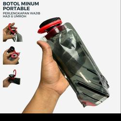 Botol Lipat Olahraga Camping Hiking Drinking Bottle 700ml Adventure Outdoor Biking Sport Water Alat Minum Haji Umroh Praktis Simpel Olah Raga Serbaguna Bisa di Gantung Cantolan Material Plastik BPA Free Wadah Kantong Kantung Air Ngombe  - Black / Hitam