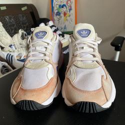 harga adidas falcon ori