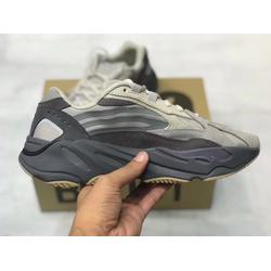 yeezy 700 v2 tan