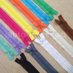 Zipper YKK resleting YKK sleting YKK seleting YKK no 3 ( 8 in / 20 cm)