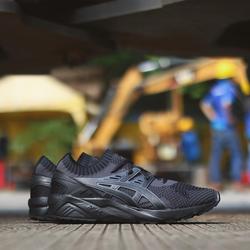 asics black trainer