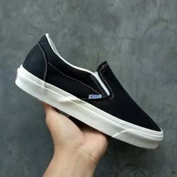 beli sepatu vans original online