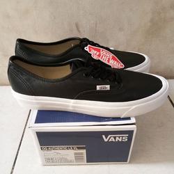 vans u authentic leather