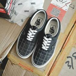vans era plaid