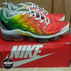nike vapormax plus shark